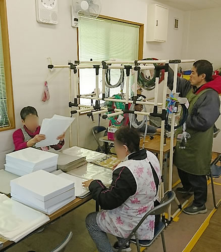 プラバンのセット及び袋、箱詰め作業