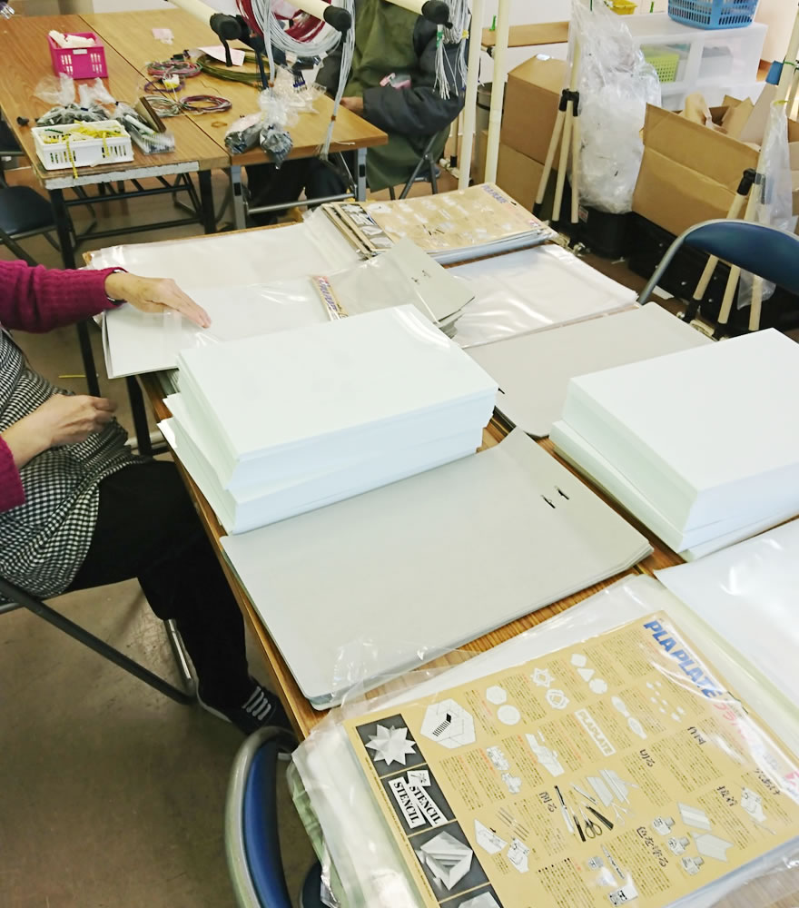 プラバンのセット及び袋、箱詰め作業